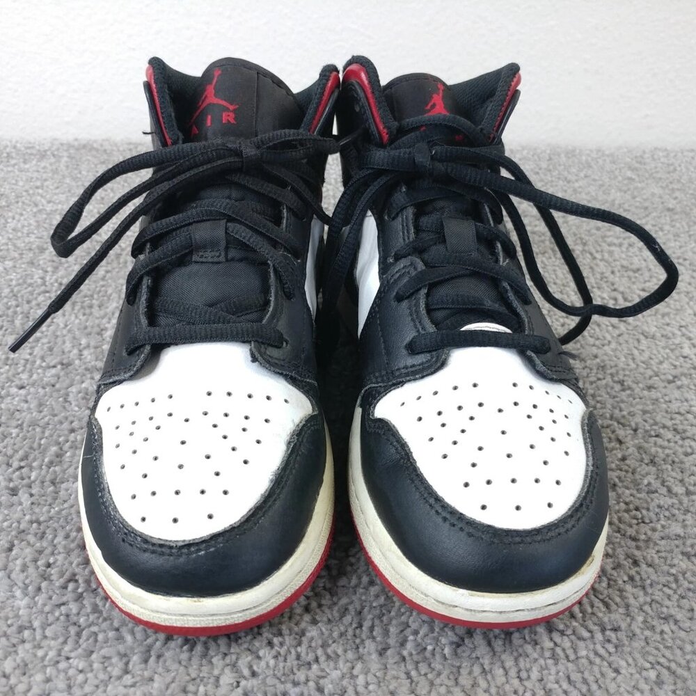 Nike Boys Air Jordan 1 Mid Boys Size 3.5Y Basketball Shoes Gym Red Black Toe - Picture 7 of 10